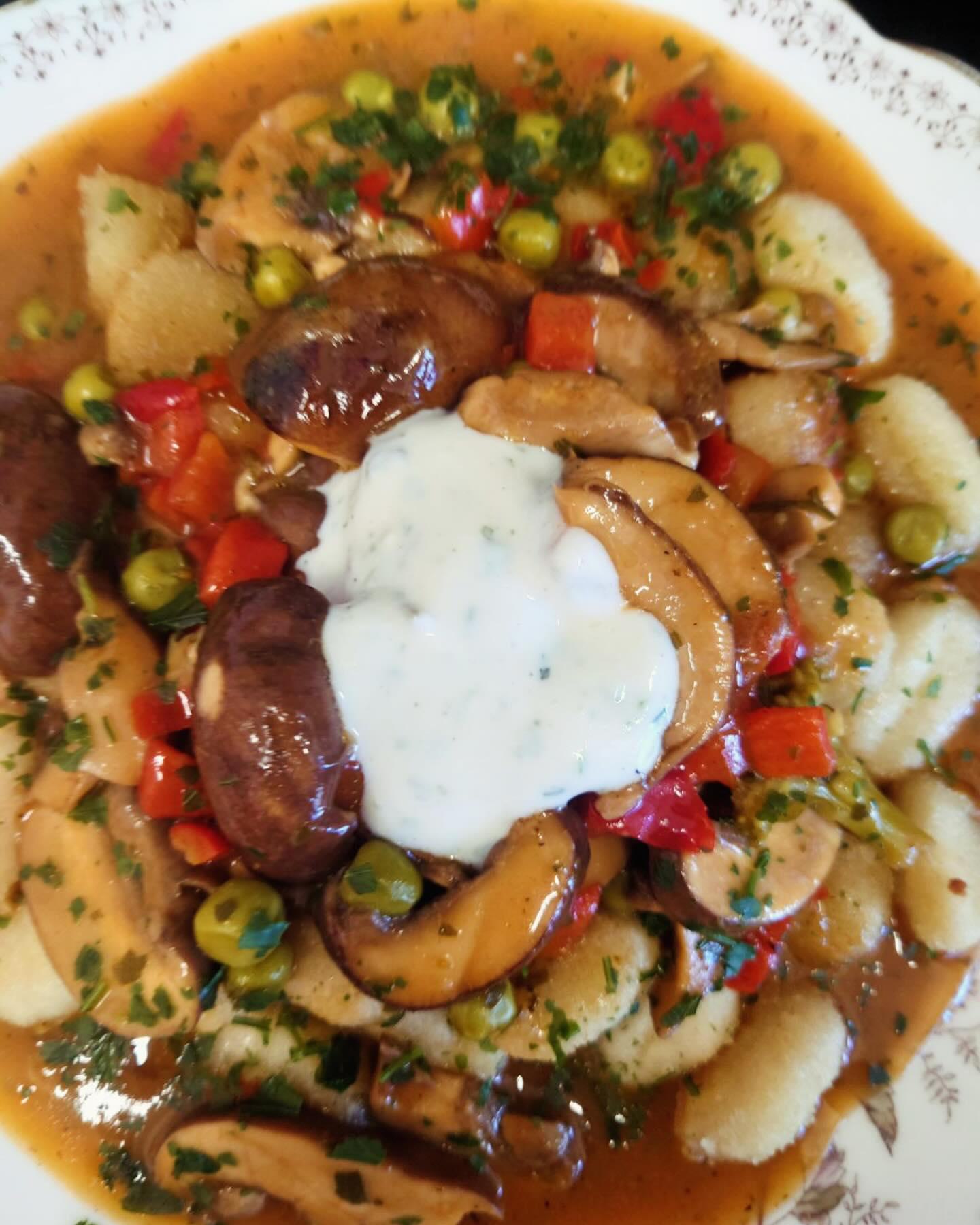 Heute auf #ernas_mittagstisch : bunte gnoccipfanne! #bio #vegan #selbstgemacht #nomnom