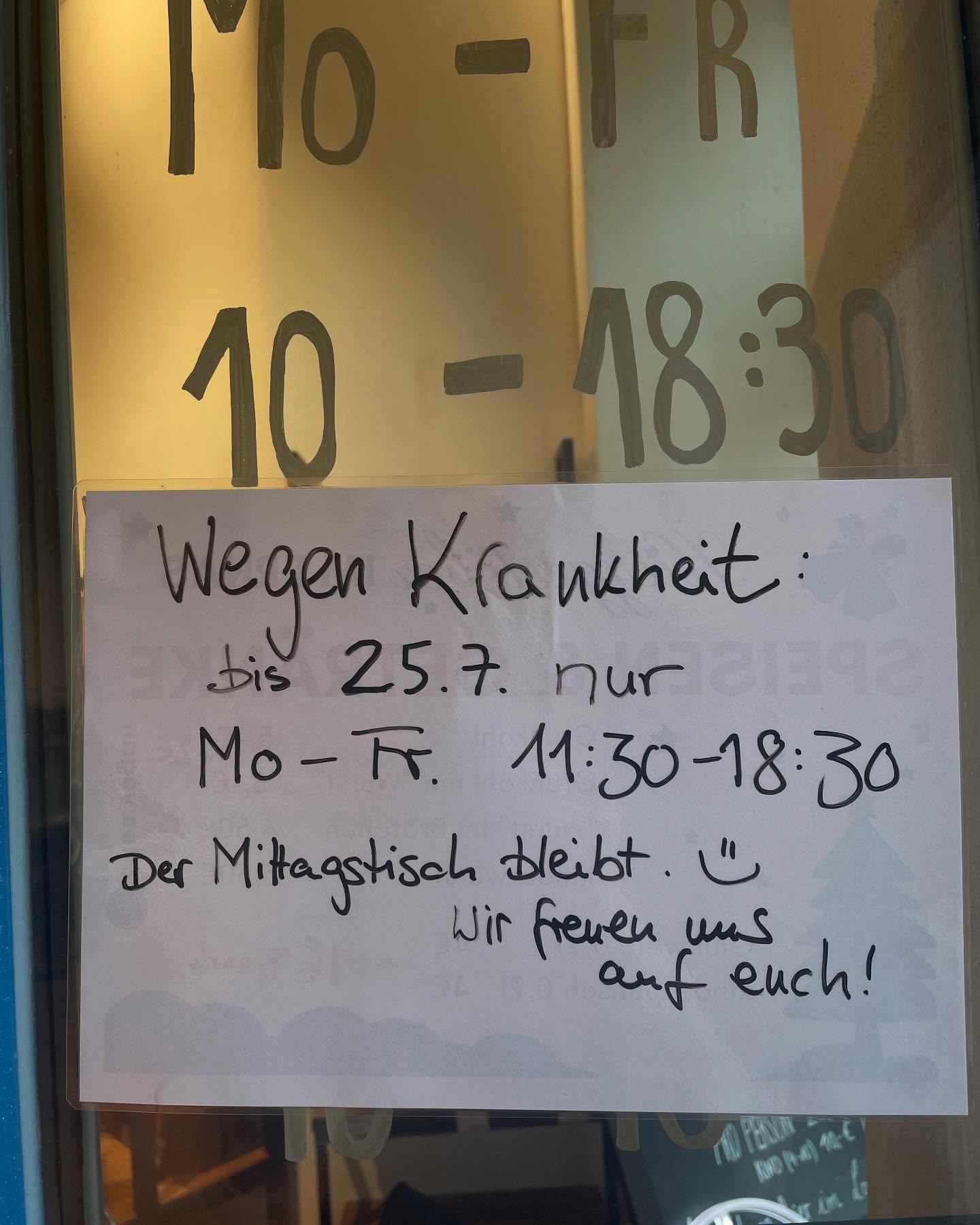Achtung Achtung! Wegen Krankheit in der Urlaubszeit haben wir diese Woche erst ab 11:30 geöffnet. Und morgen gibt es statt der angekündigten Burger leckeres Aloo Gobi mit Reis und Salat! Wir freuen uns auf euch!!! #ernas_mittagstisch #ernas_aktuelles