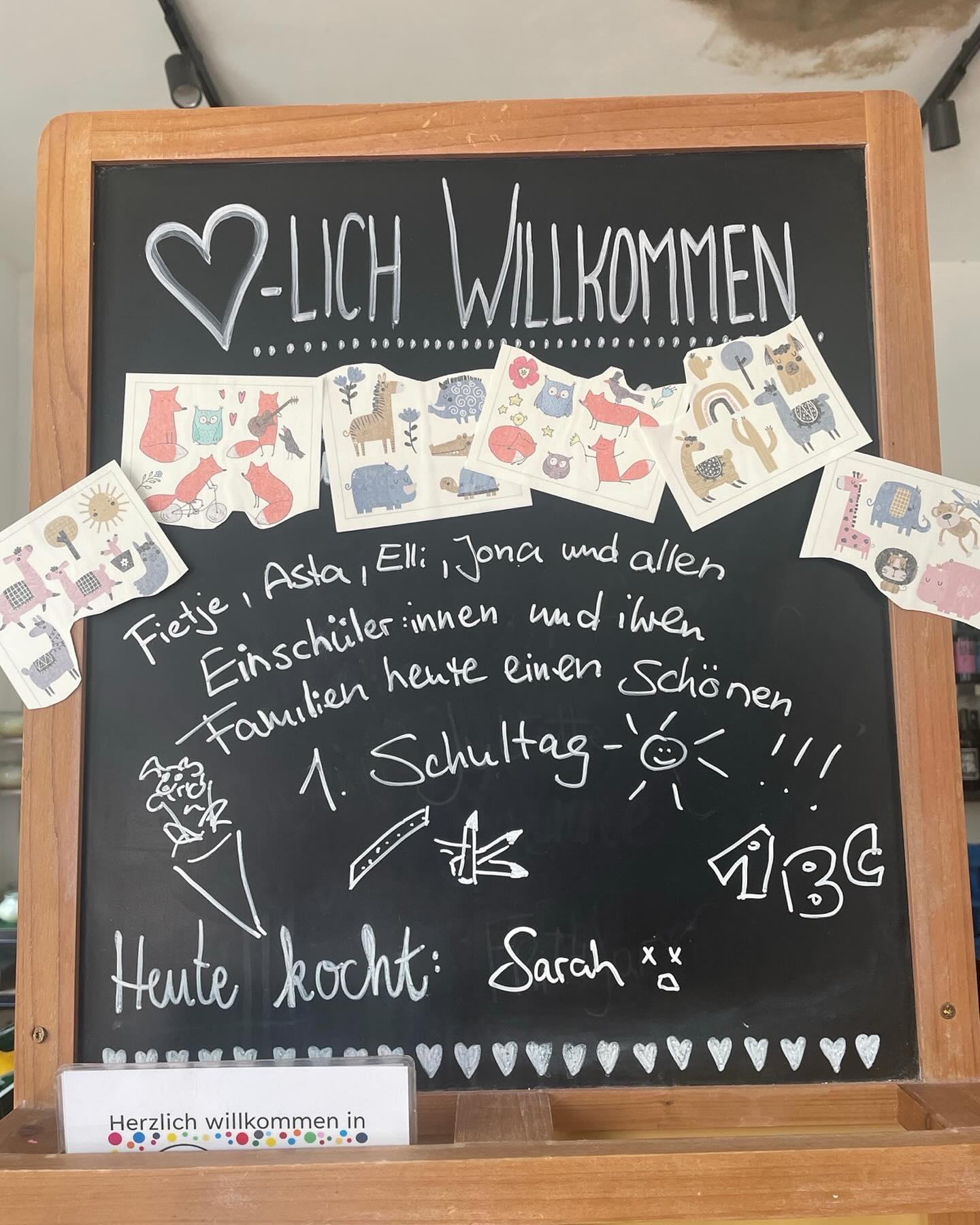 Einen schönen sonnigen Einschulungstag euch allen! Wir haben wieder samstags auf! Und gleich vier Erstklässler:innen in der @buntebutze #bubble 😍🥳✏️📚 Habt einen schönen Tag!!! #ernas_aktuelles